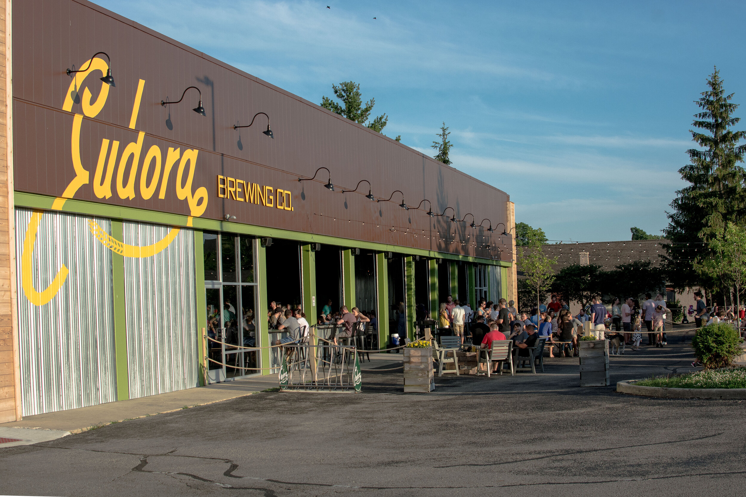 eudora brewery in kettering ohio - outdoor patio